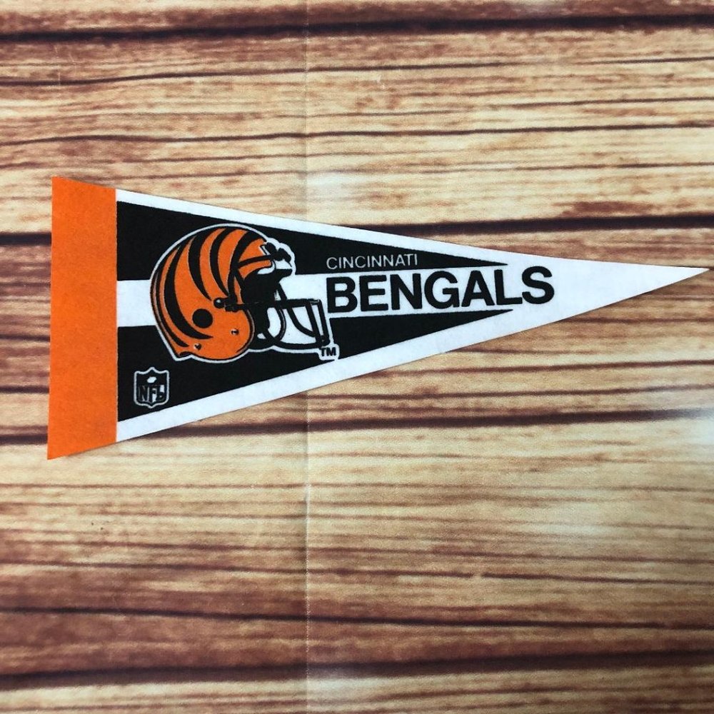 Cincinnati Bengals Vintage 90s NFL Football Mini Felt Pennant 4"x9"
